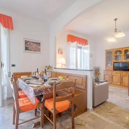 3 Bedroom Cozy In -sp- Nyaraló *
