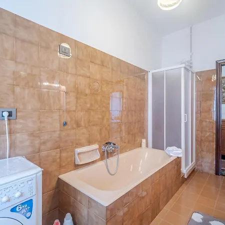 In -sp- Semesterbostad San Pietro Vara